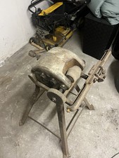 Uralter Standschleifstein