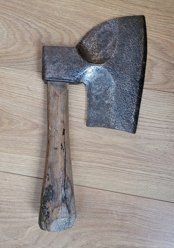Antikes werkzeug axt beil - werkzeug, axt/beil